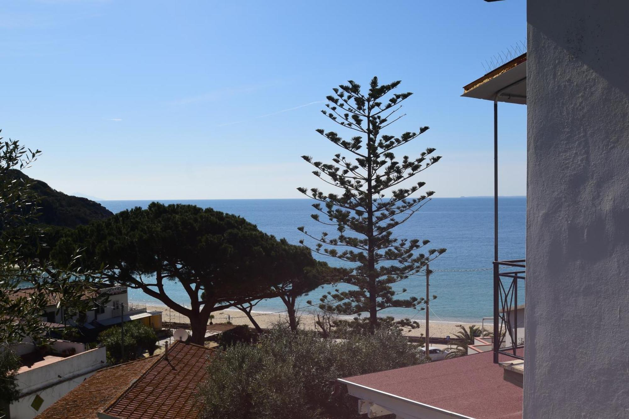Appartamenti Cavoli - Vista Mare Con Terrazze, Clima E Posti Auto Spiaggia di Cavoli المظهر الخارجي الصورة