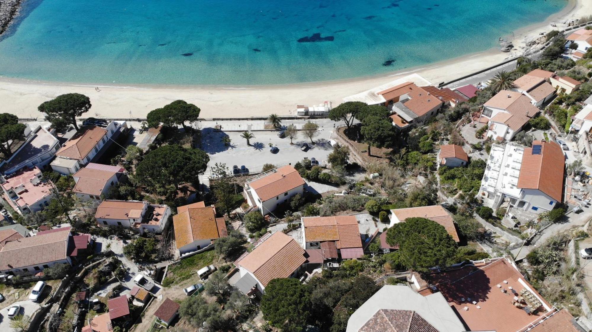 Appartamenti Cavoli - Vista Mare Con Terrazze, Clima E Posti Auto Spiaggia di Cavoli المظهر الخارجي الصورة
