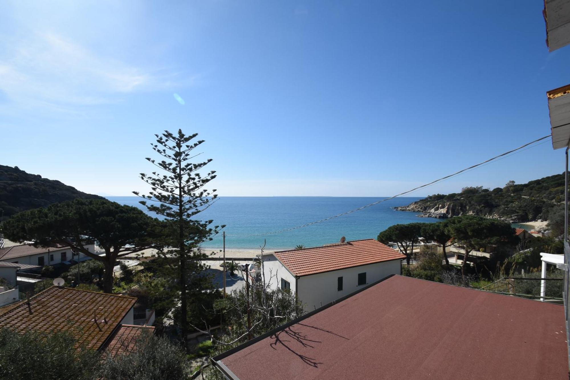 Appartamenti Cavoli - Vista Mare Con Terrazze, Clima E Posti Auto Spiaggia di Cavoli المظهر الخارجي الصورة
